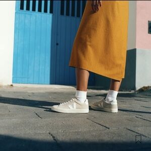 Veja Women's Beige Sneakers